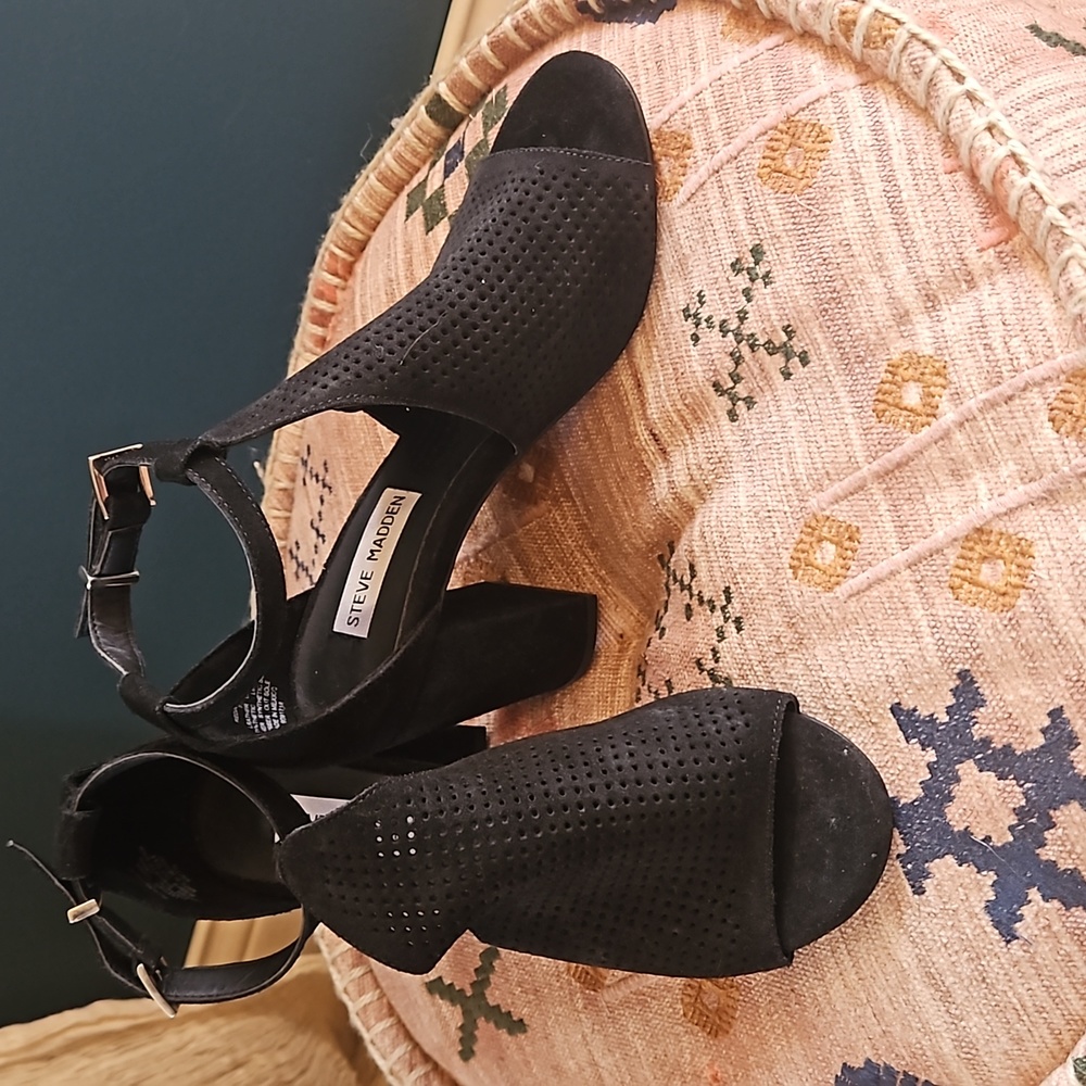 Size 7 Steve Madden Open Toe Block Heel